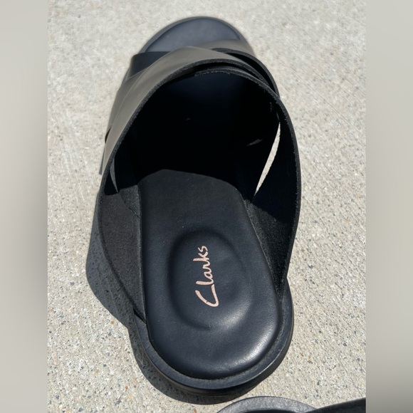 Clarks blk leather sandals! - Picture 4 of 5